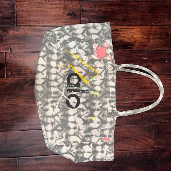 RARE Alo Yoga "Love is Love" Pride Tote! ✨🏳️‍🌈 - Picture 2 of 3